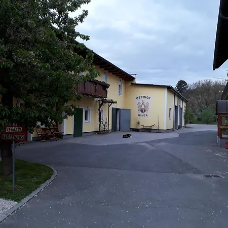 Bed and breakfast Obsthof Glueck *