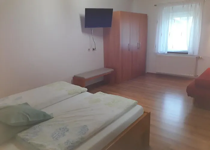 Obsthof Glueck Bed & Breakfast *