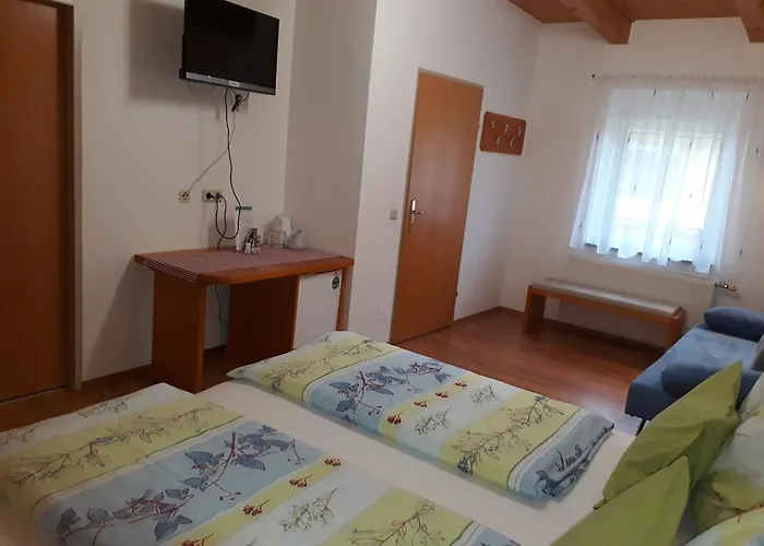 Obsthof Glueck Bed & Breakfast *